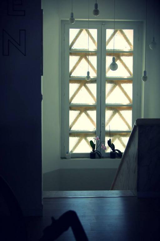Nineteen Studios Peniche Rum bild